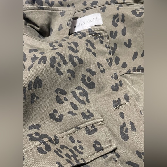Bella Dahl army green leopard print jacket! - Picture 4 of 6